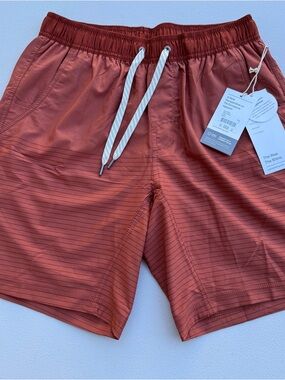 Vuori Kore Performance Shorts Penny Stripe, Lined NWT Small 7.5” Inseam